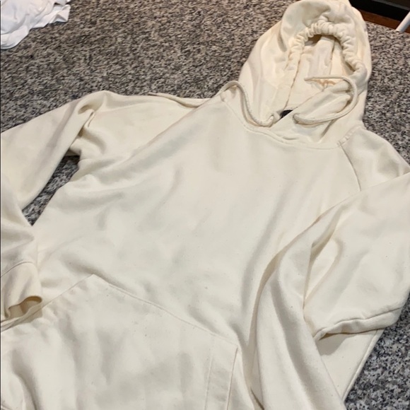 Cream pull over - Picture 1 of 2